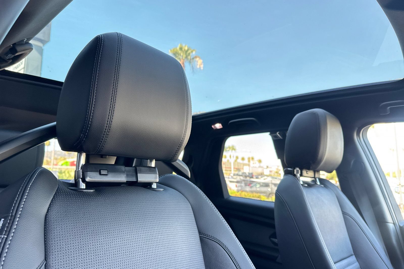 Certified 2025 Land Rover Discovery Sport Dynamic SE AWD/4WD image 18