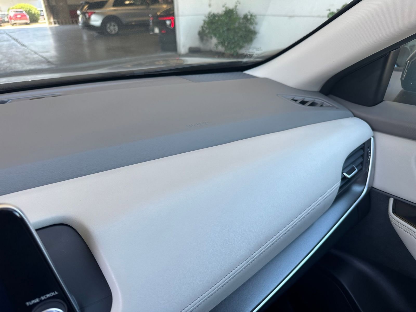 Used 2025 Nissan Rogue SV FWD image 37