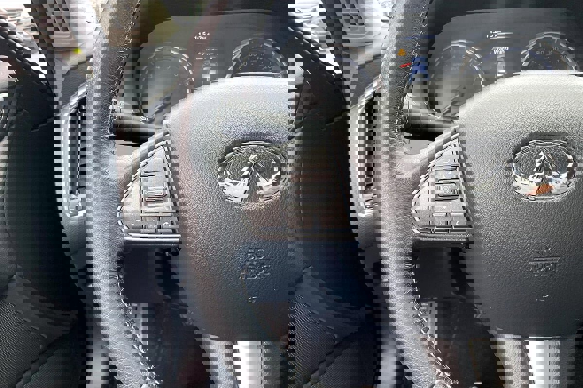 Used 2015 INFINITI Q50 Premium w/ Navigation Package image 18