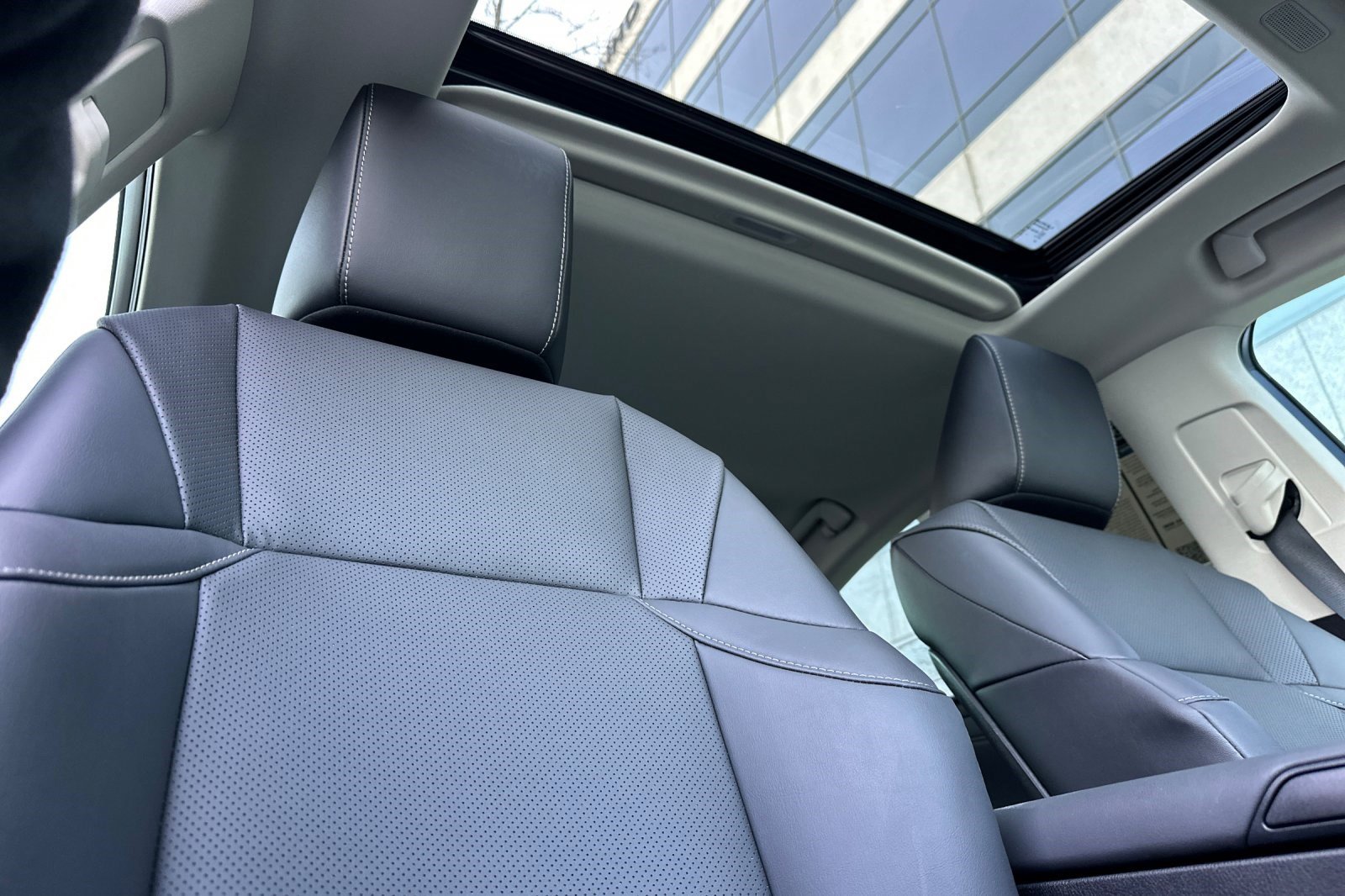 Certified 2025 Lexus ES 300h w/ Premium Package image 20