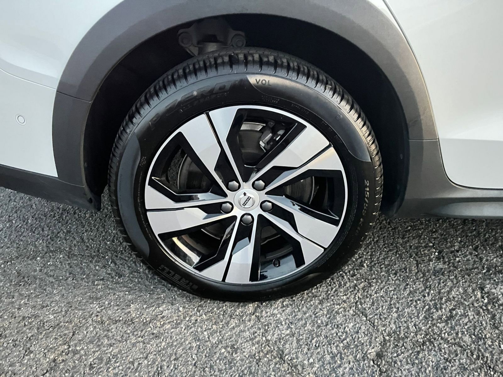 Used 2025 Volvo V60 B5 Cross Country Plus image 29
