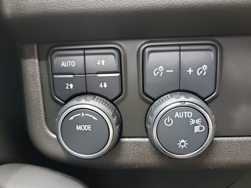 Used 2021 Chevrolet Tahoe Z71 w/ Luxury Package AWD/4WD image 22