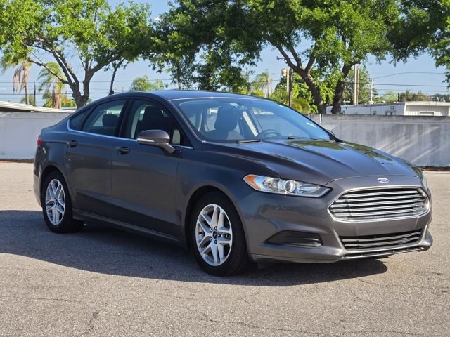 Used 2015 Ford Fusion SE image 3