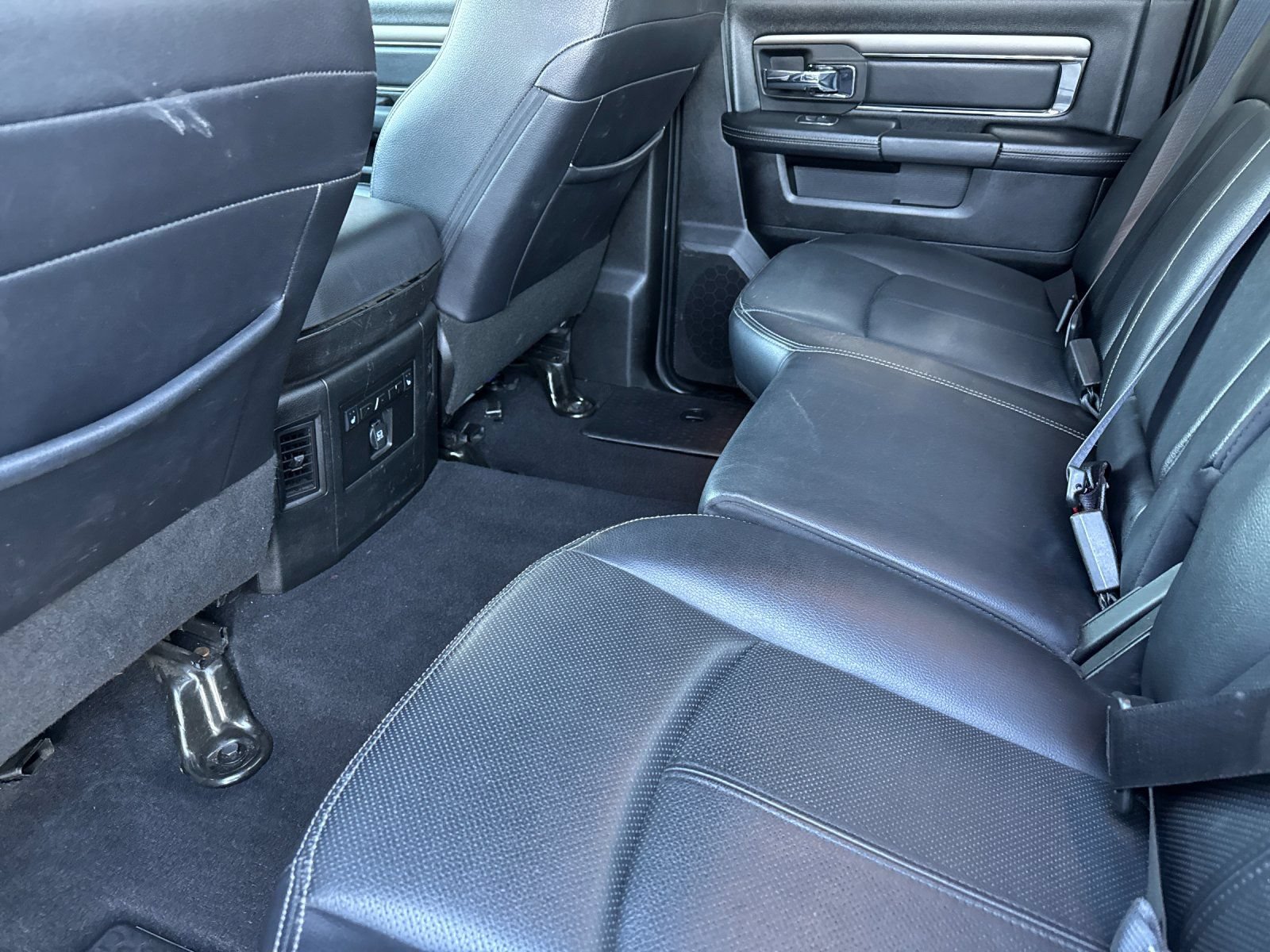 Used 2018 RAM 2500 Laramie w/ Sport Appearance Group AWD/4WD image 11