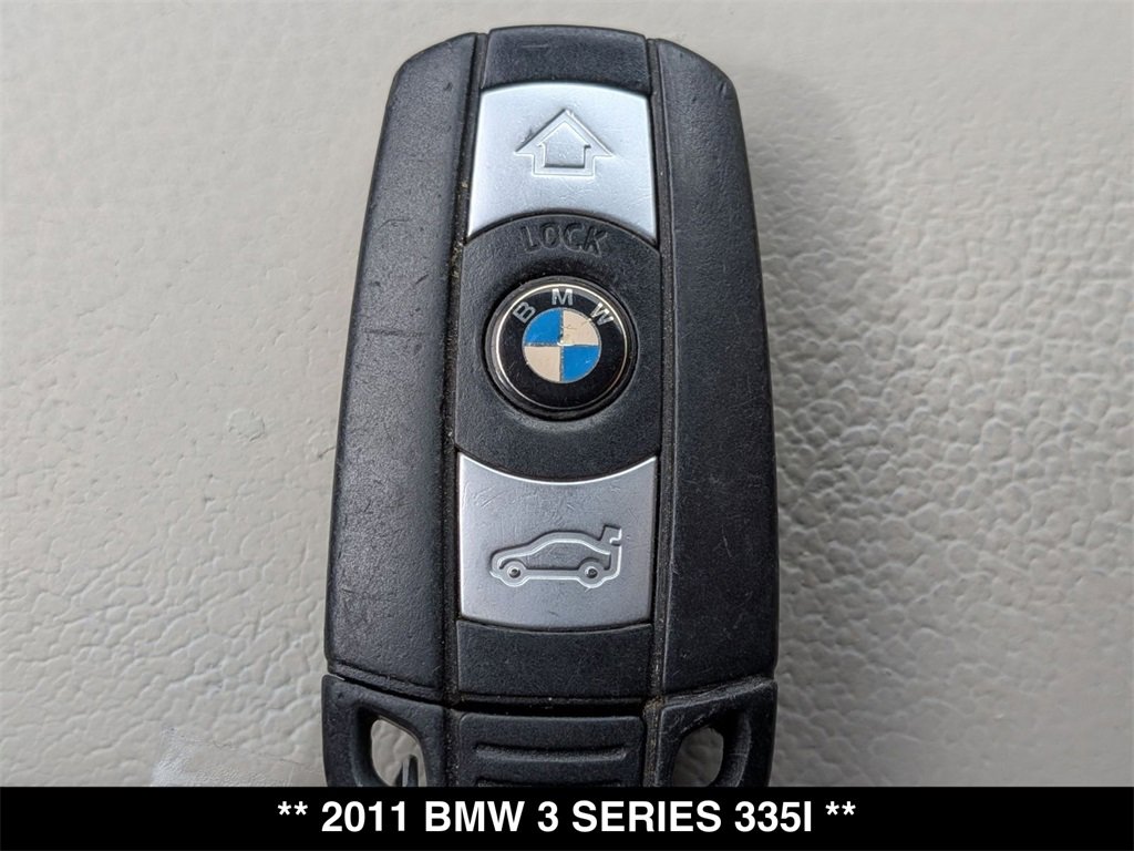 Used 2011 BMW 335i Convertible image 28