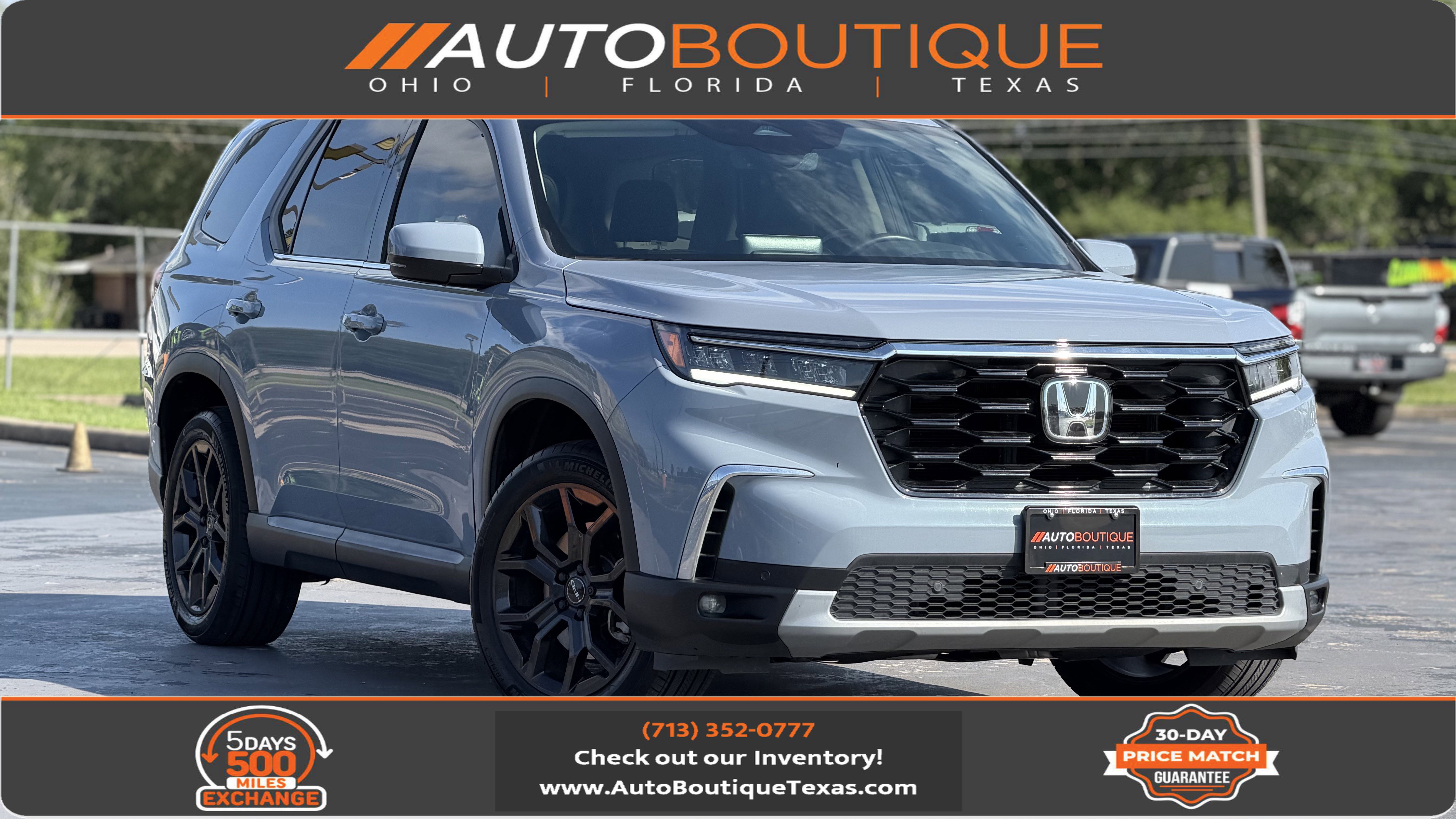 Used 2025 Honda Pilot Touring image 1