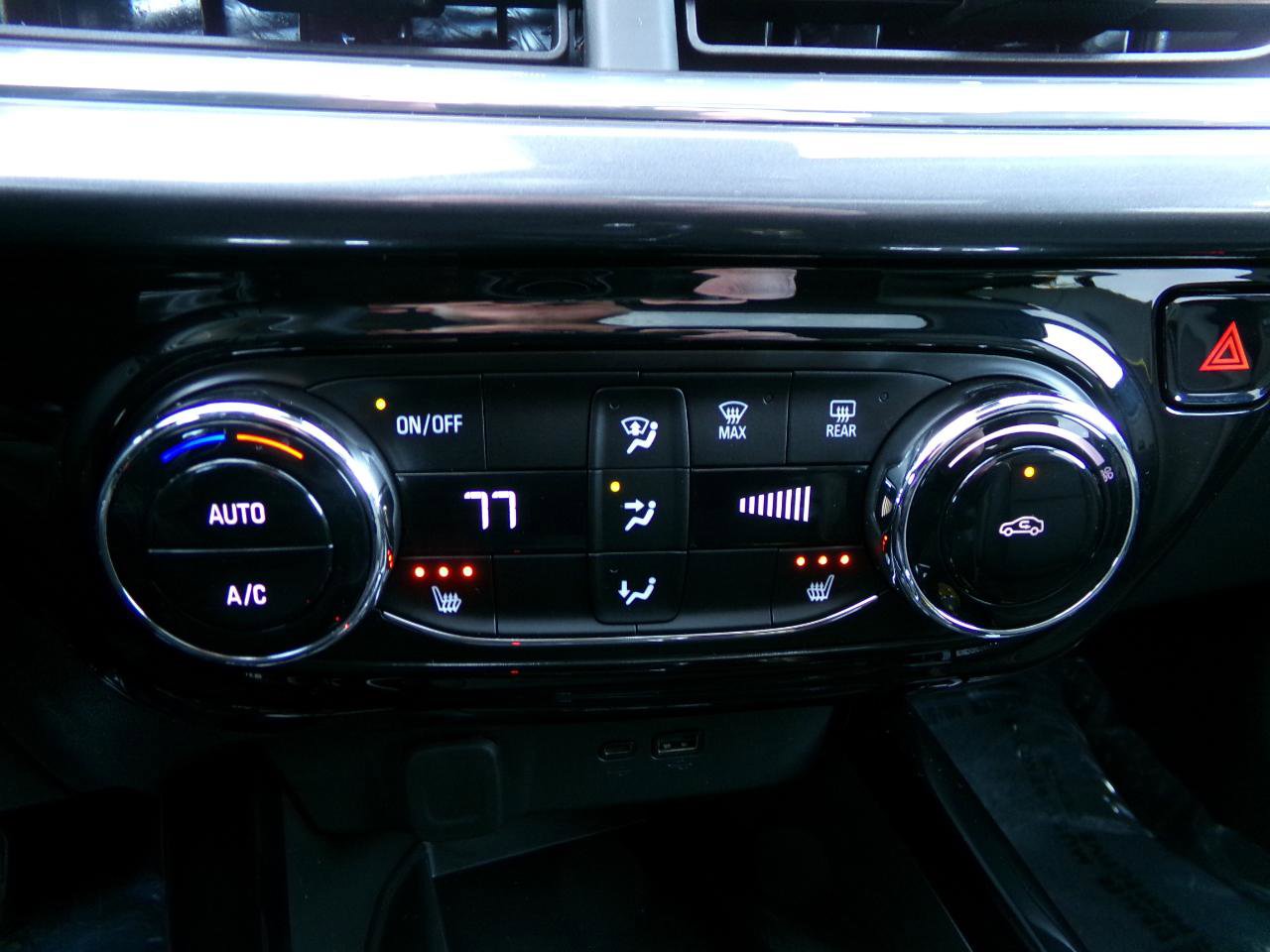 Used 2025 Chevrolet Trax ACTIV w/ Sunroof Package FWD image 18