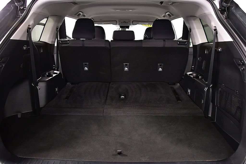 Used 2023 Toyota Highlander LE AWD/4WD image 32
