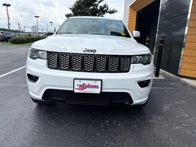 Used 2021 Jeep Grand Cherokee Laredo X AWD/4WD image 3