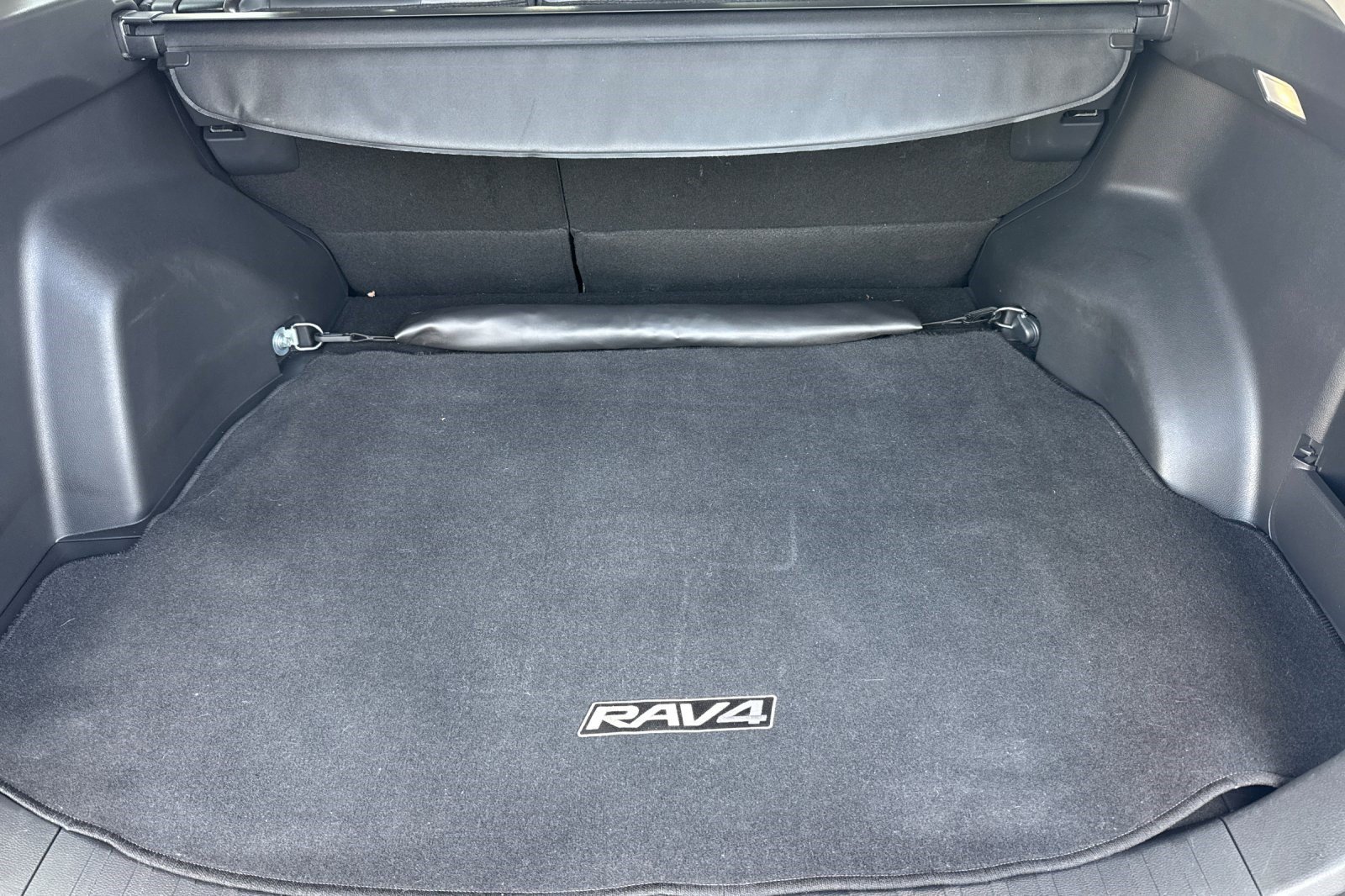 Used 2025 Toyota RAV4 XLE Premium AWD/4WD image 25