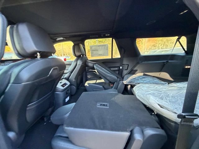 New 2025 Lincoln Navigator L Reserve w/ Jet Appearance Package AWD/4WD image 13