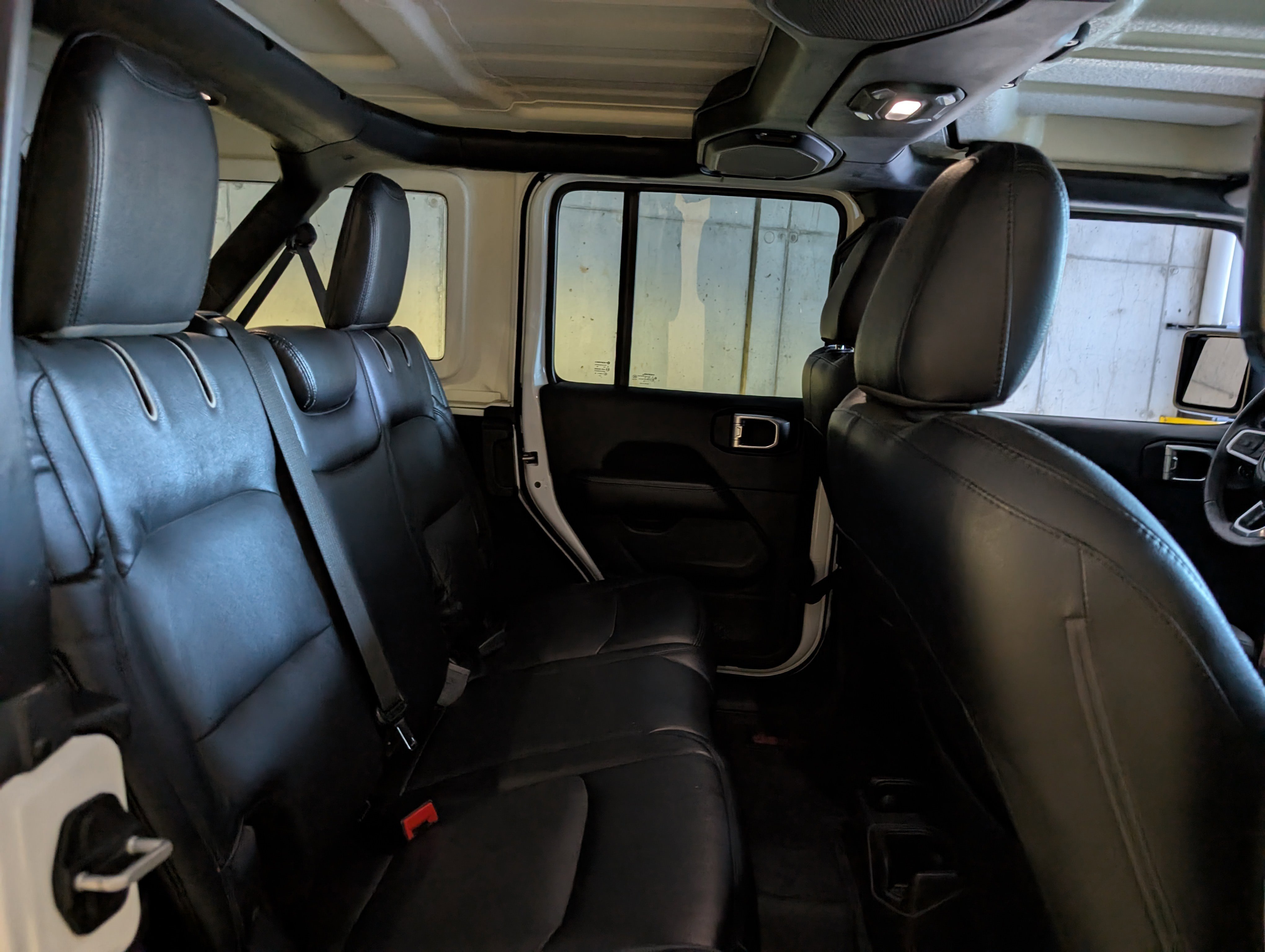 Used 2018 Jeep Wrangler Unlimited Sahara image 23