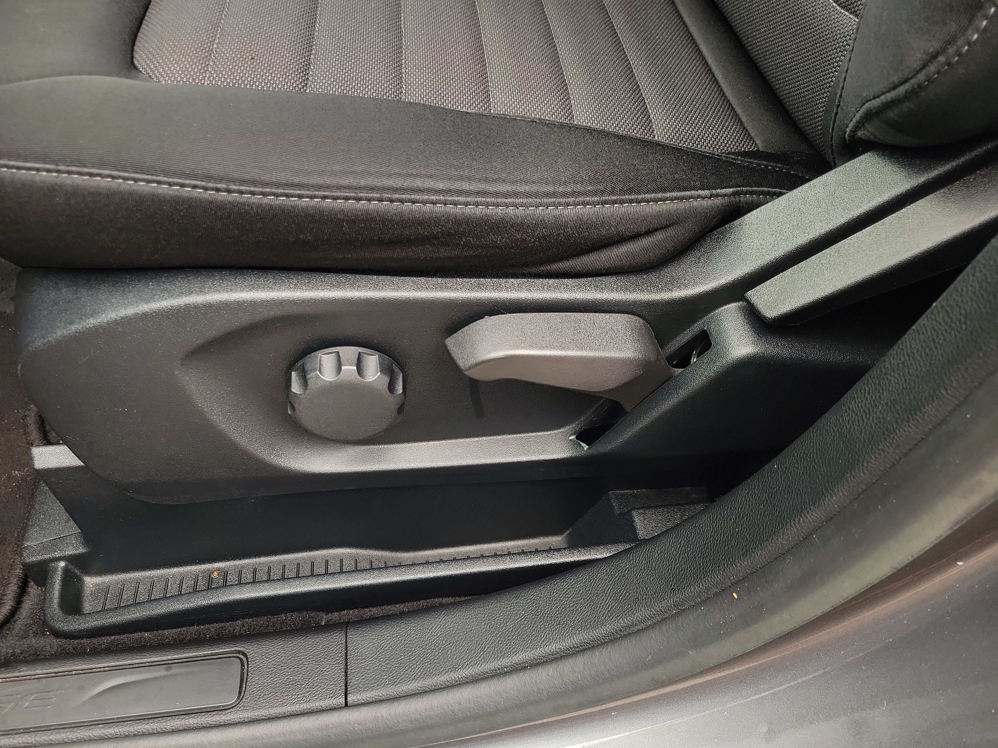 Used 2021 Ford Edge SE FWD image 20