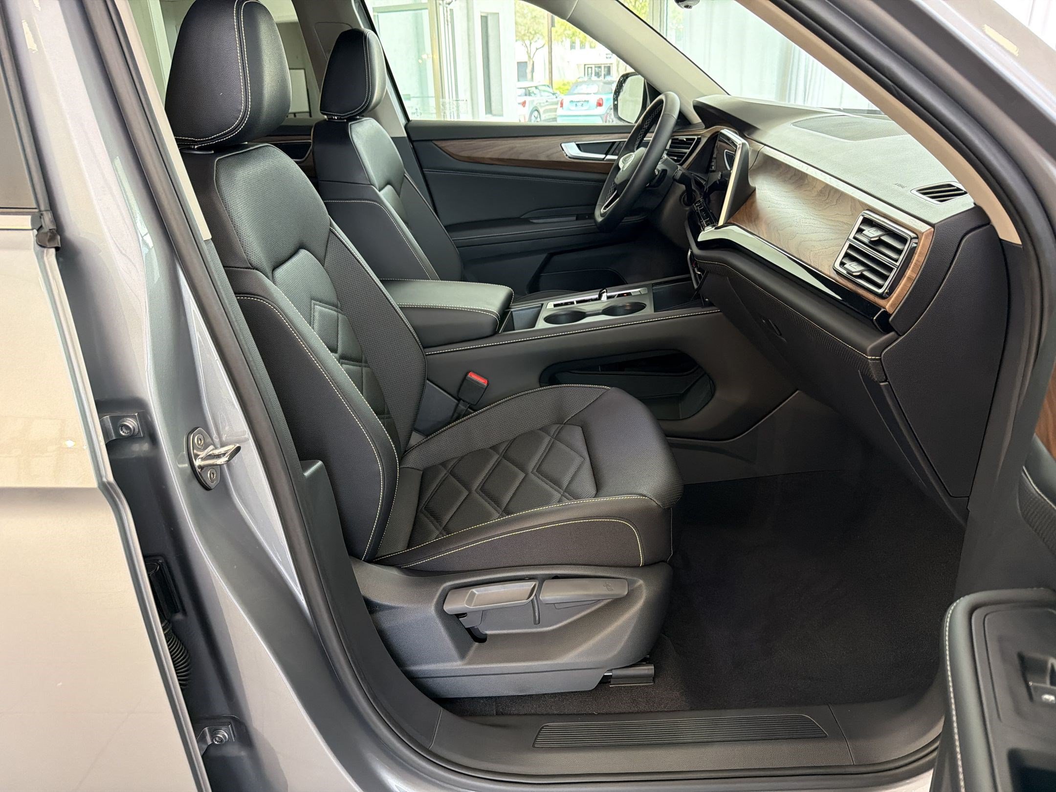 New 2026 Volkswagen Atlas SE FWD image 24
