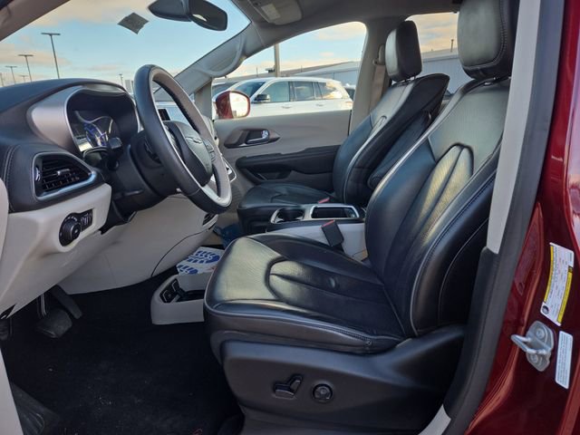 Used 2018 Chrysler Pacifica Limited image 4