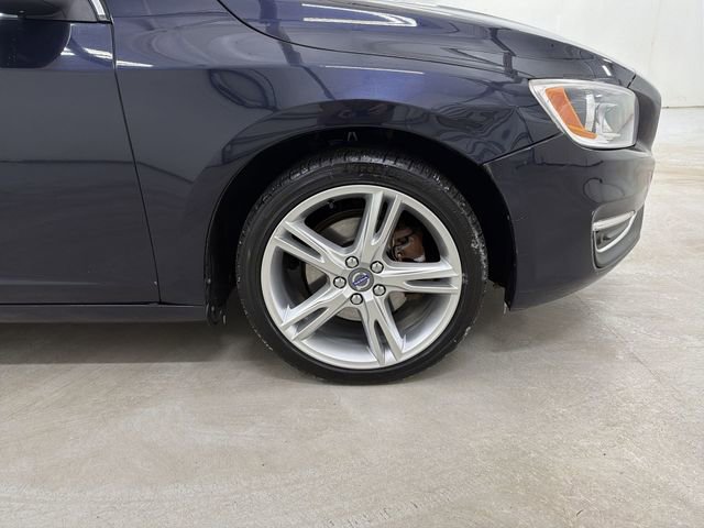 Used 2017 Volvo V60 T5 Premier w/ Convenience Package image 14