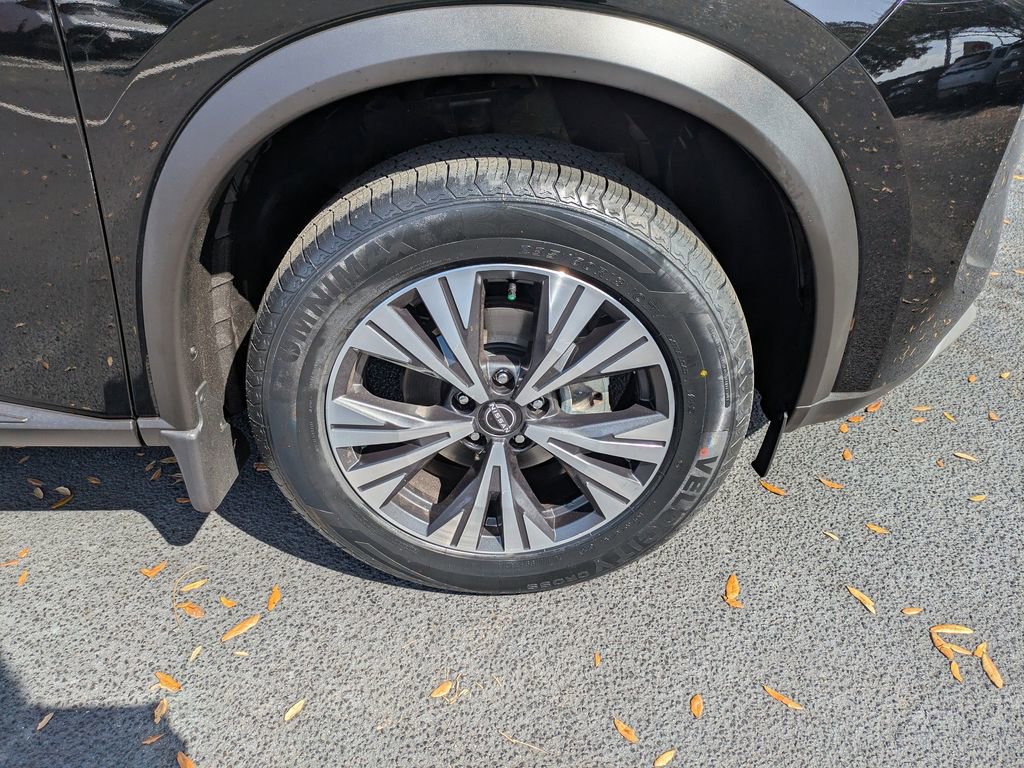 Used 2023 Nissan Rogue SV image 11