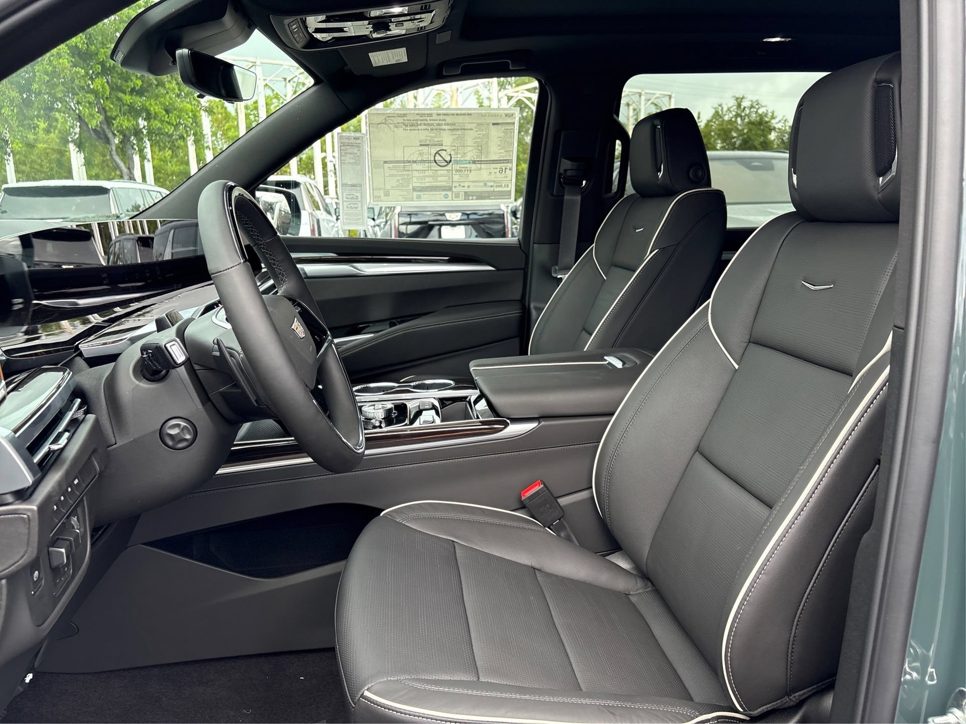 New 2026 Cadillac Escalade ESV Luxury AWD/4WD image 8
