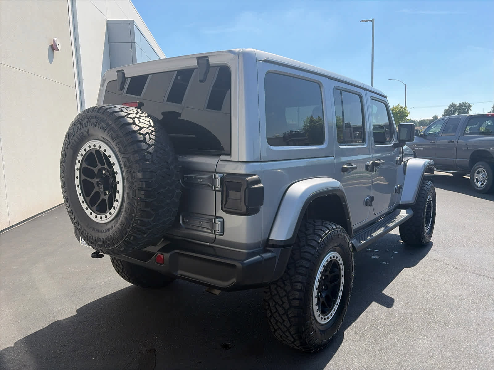 Used 2021 Jeep Wrangler Unlimited Sahara AWD/4WD image 4