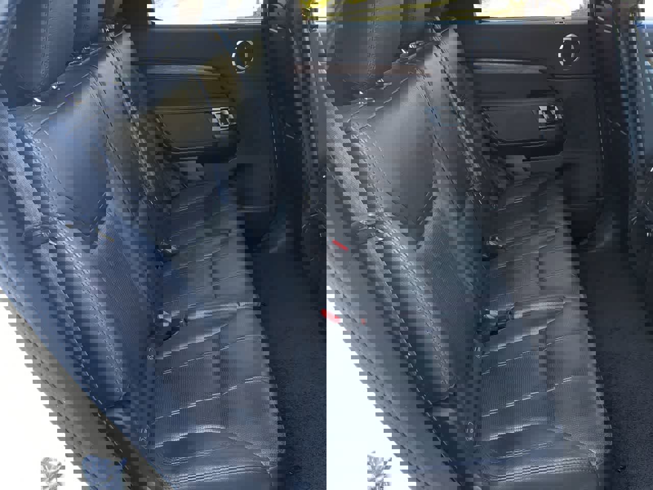 Used 2018 Land Rover Discovery SE image 21