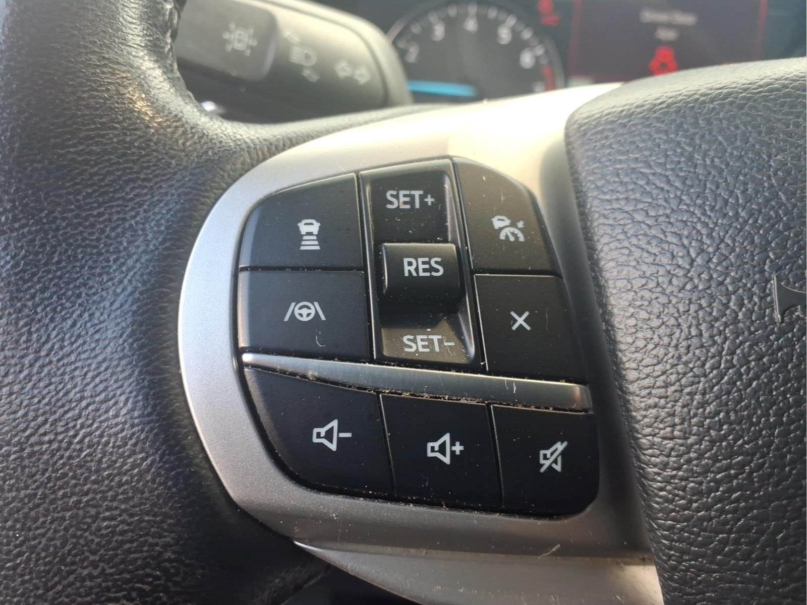 Used 2023 Ford Explorer XLT w/ Equipment Group 202A AWD/4WD image 19