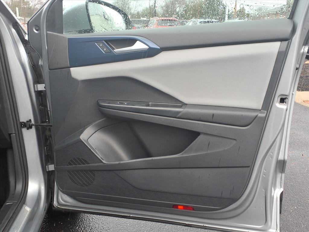 Certified 2023 Volkswagen Taos SE image 11