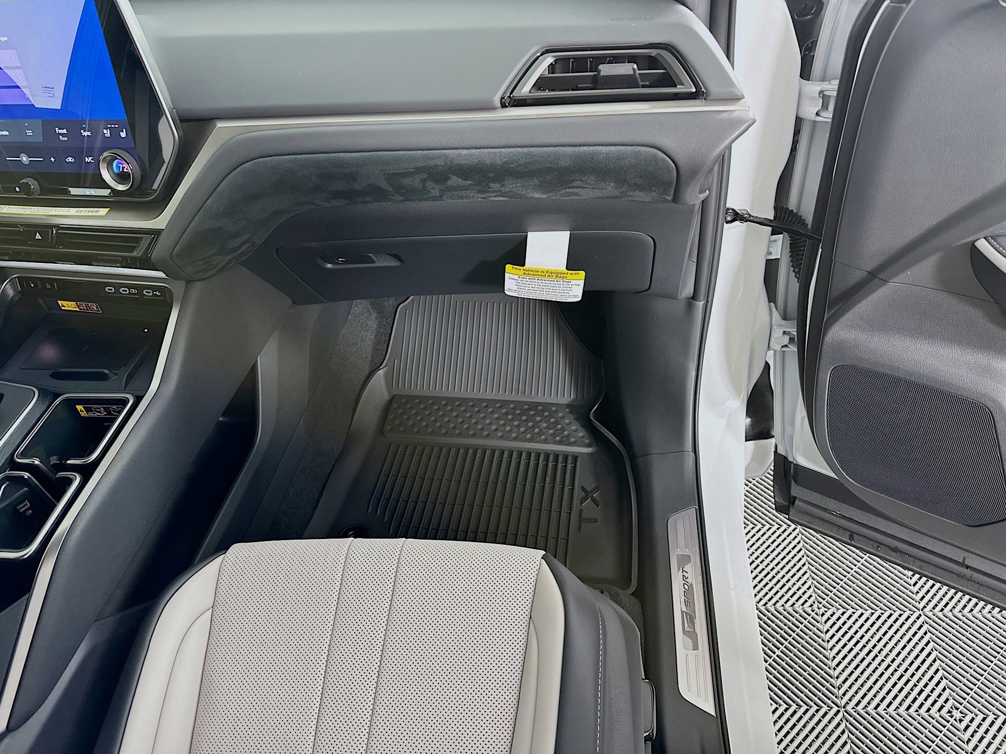 New 2026 Lexus TX 500h AWD image 33