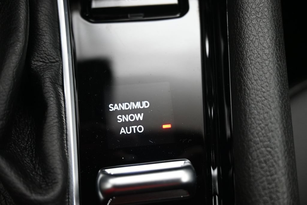 New 2026 Jeep Compass Latitude AWD/4WD image 17