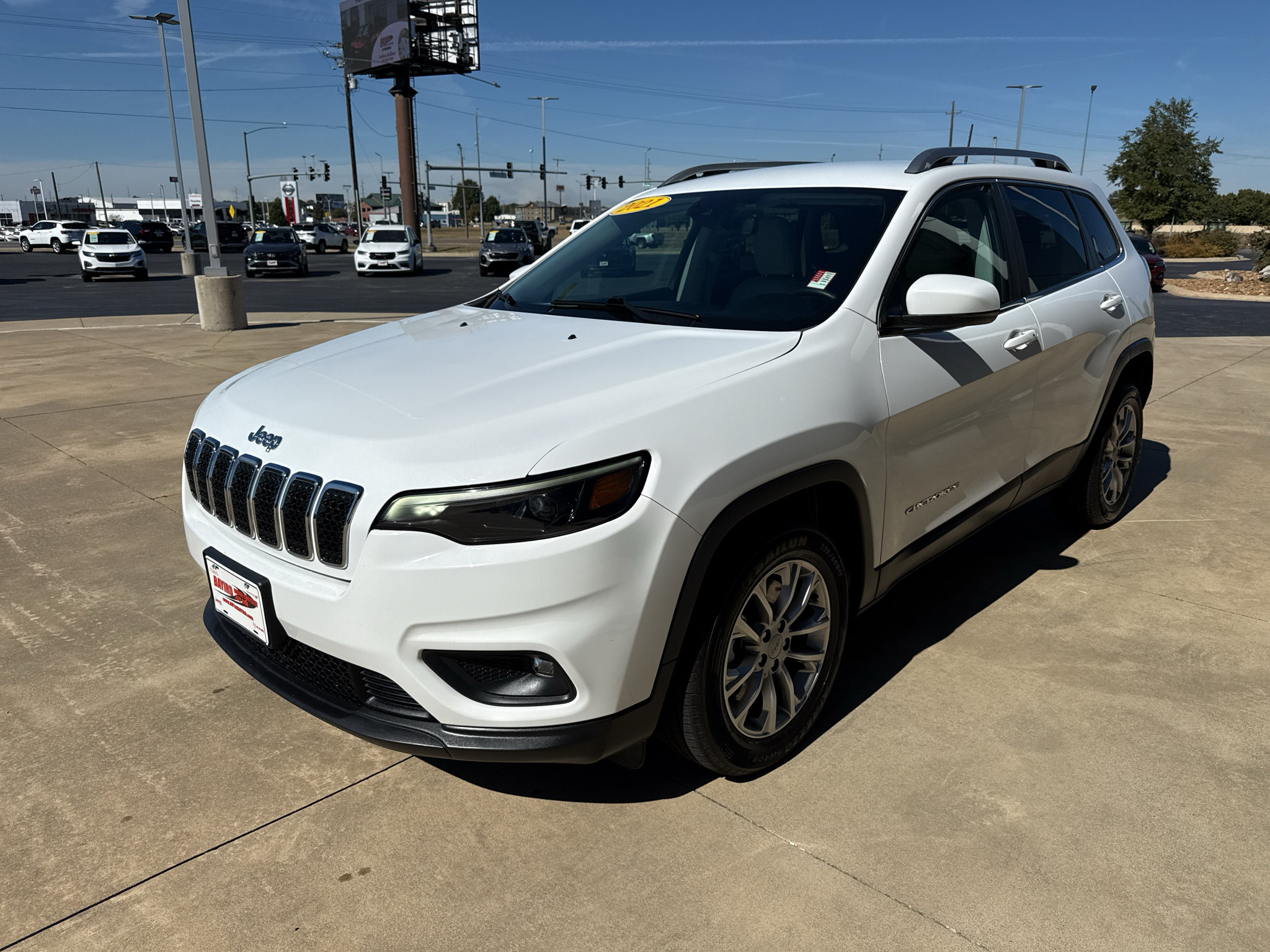 Used 2021 Jeep Cherokee Latitude Lux w/ Comfort/Convenience Group FWD image 3