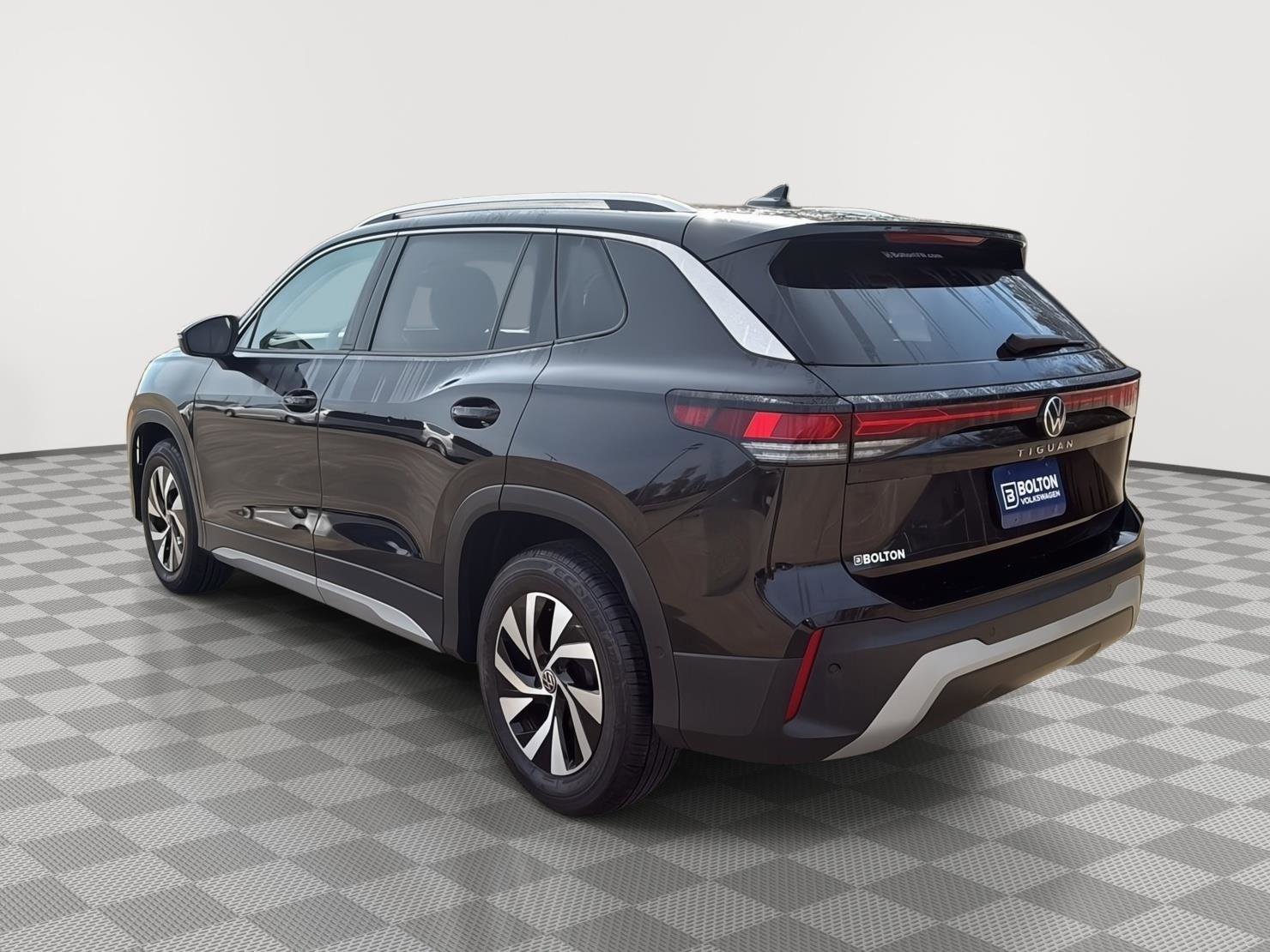 Certified 2025 Volkswagen Tiguan S image 3