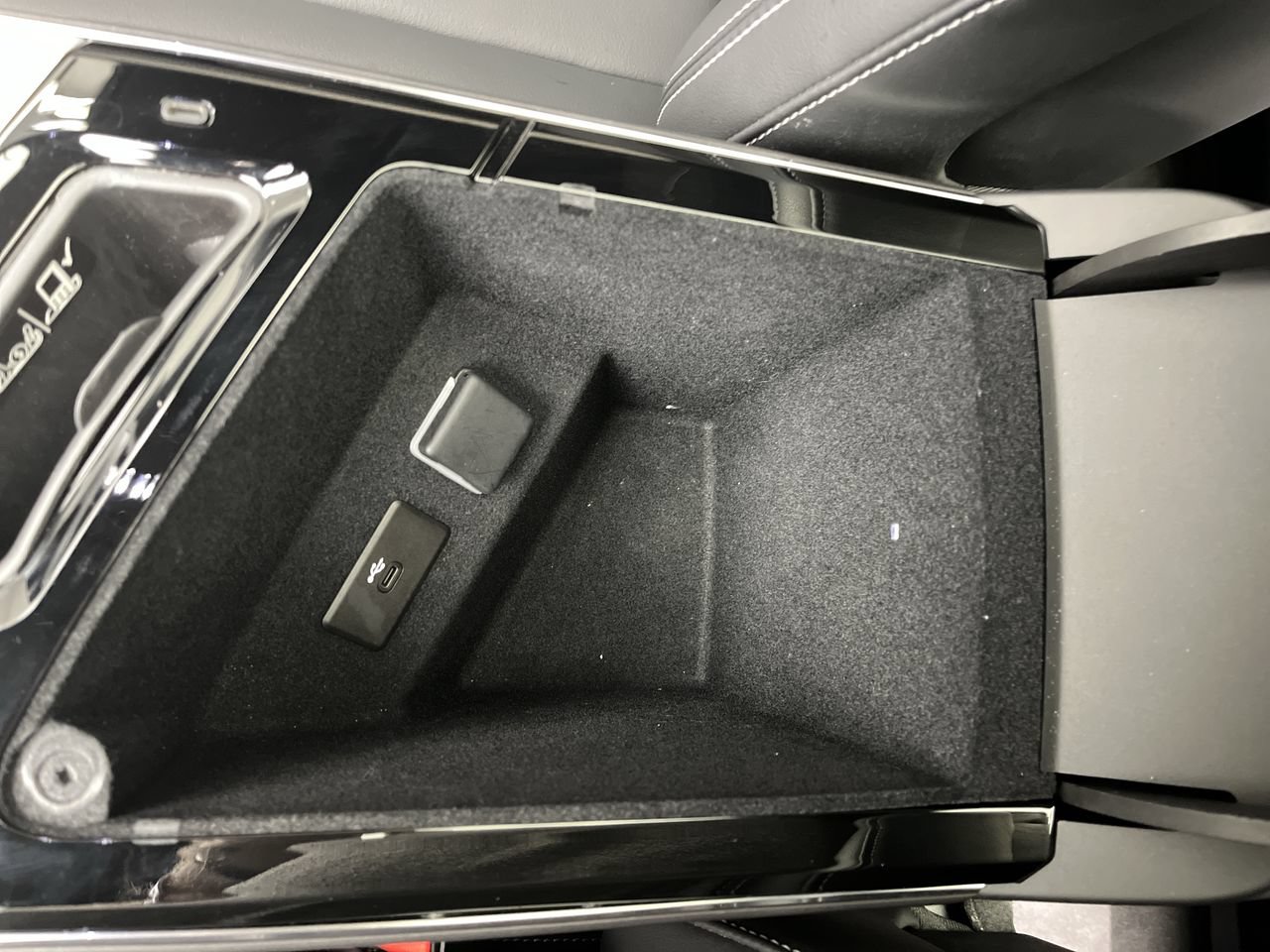Certified 2024 Cadillac Lyriq Tech w/ LPO, Floor Liner Package AWD/4WD image 28