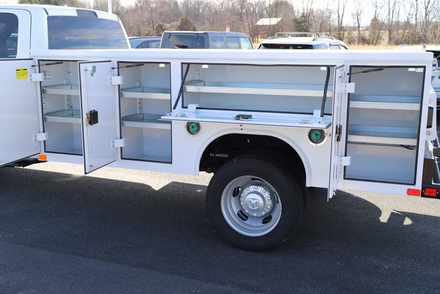 New 2026 RAM 5500 Tradesman w/ Chrome Appearance Group AWD/4WD image 9