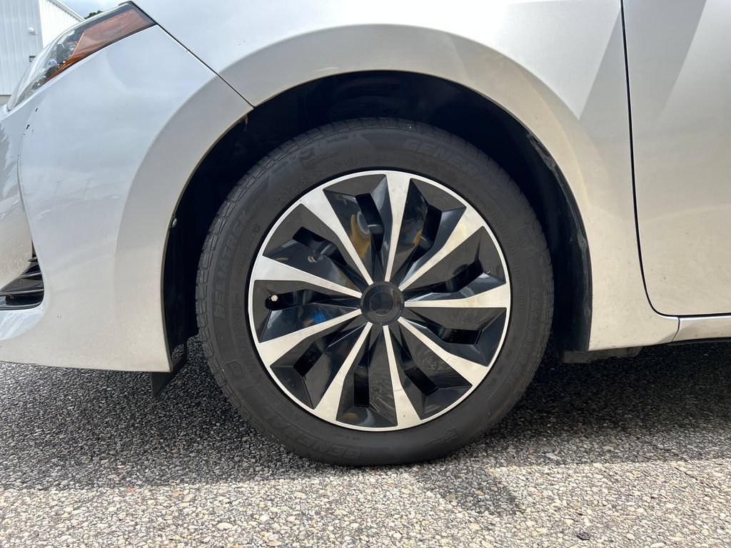 Used 2017 Toyota Corolla LE FWD image 7