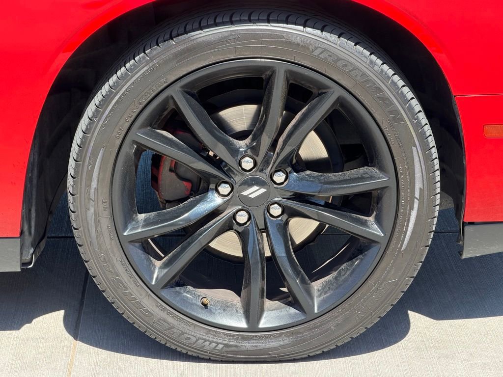 Used 2017 Dodge Challenger SXT w/ Blacktop Package image 7