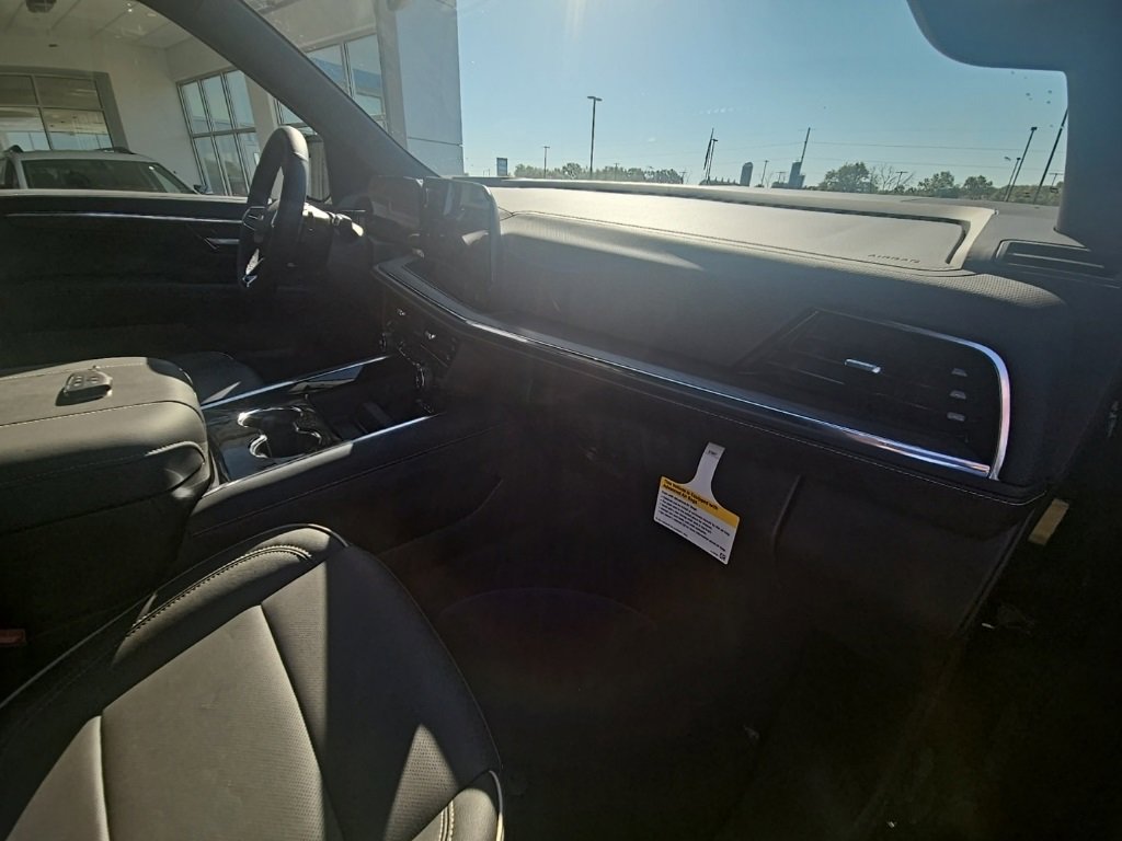 New 2026 Chevrolet Suburban Premier image 19