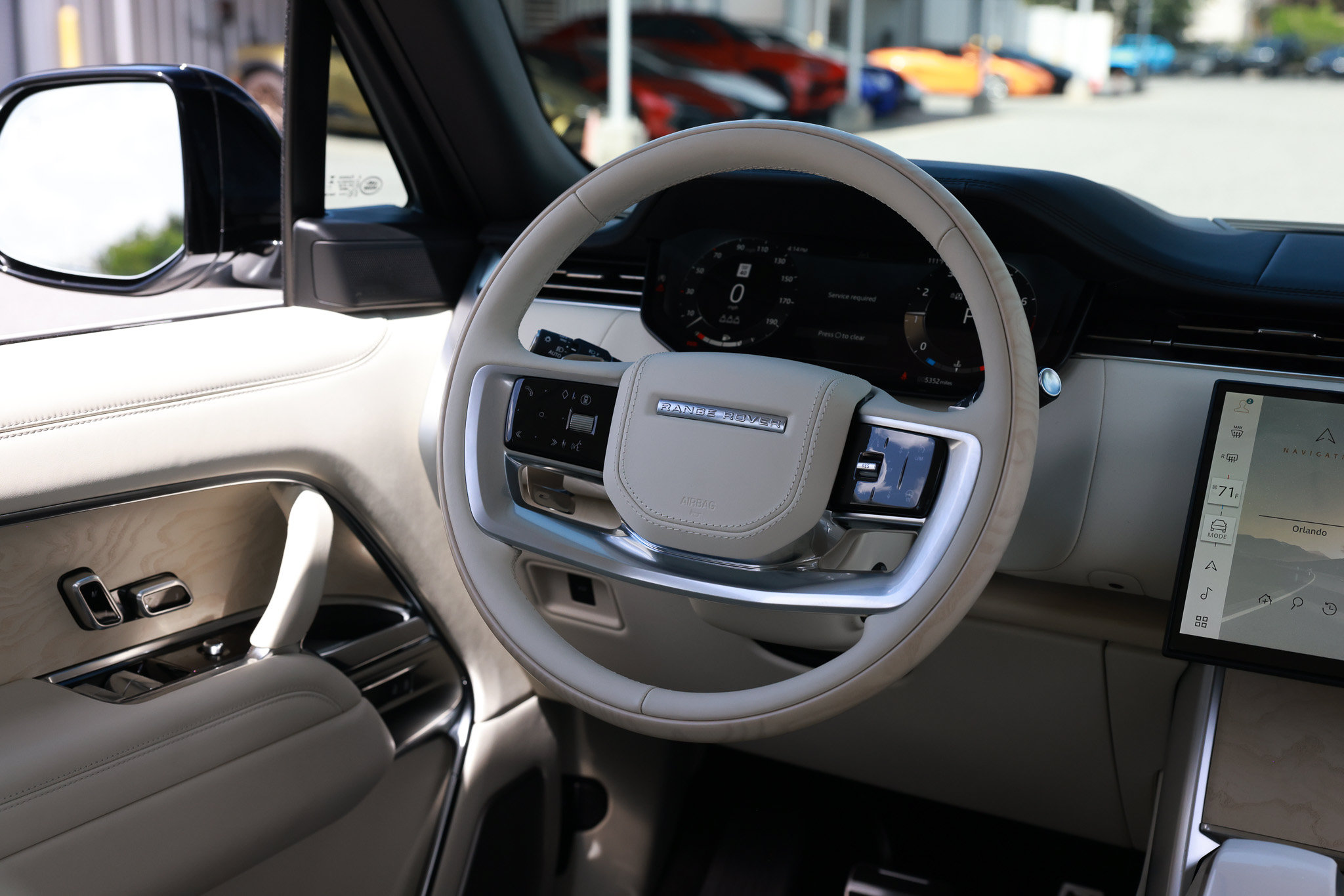 Used 2025 Land Rover Range Rover SV AWD/4WD image 16