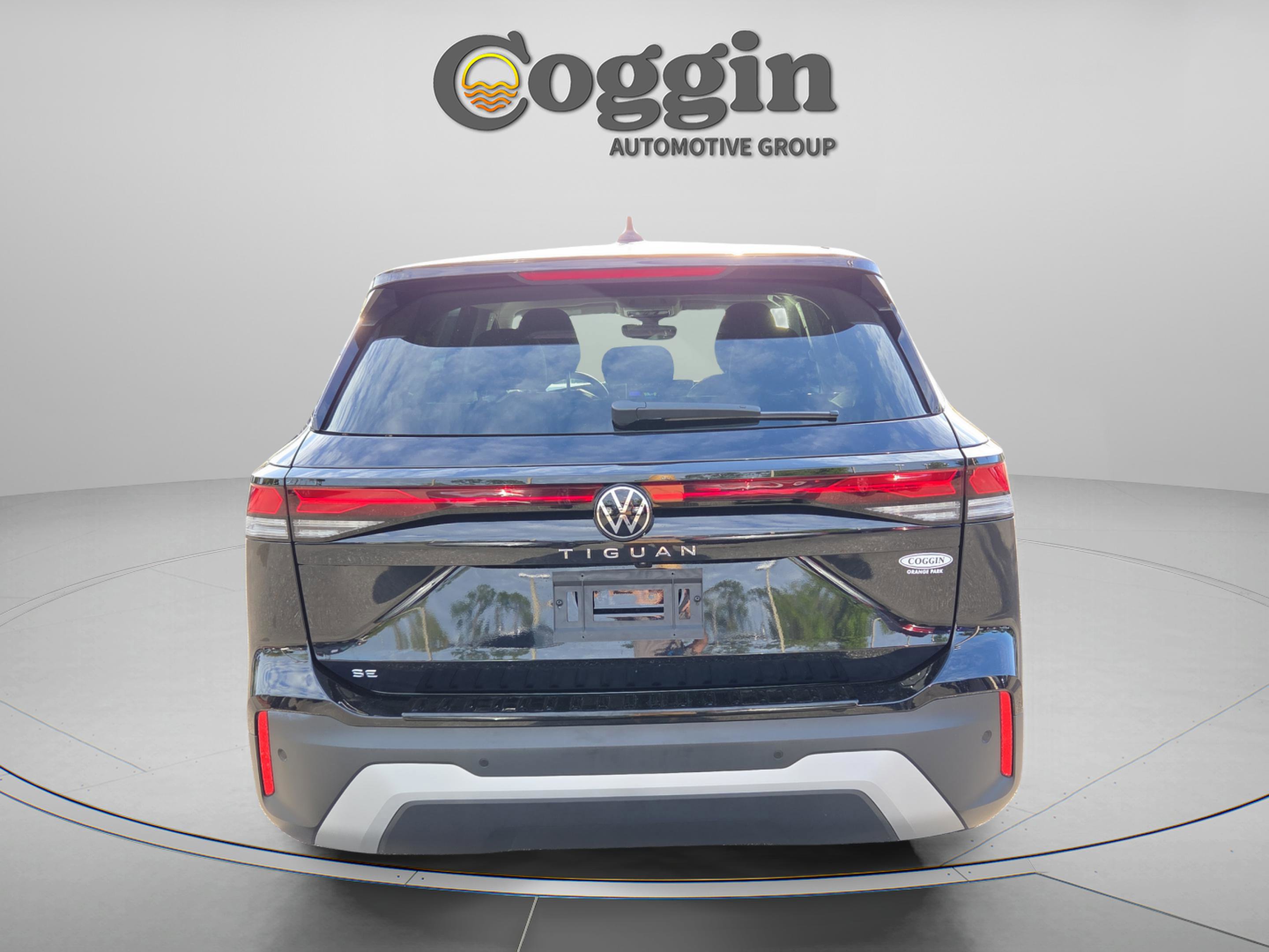 Used 2025 Volkswagen Tiguan SE FWD image 4