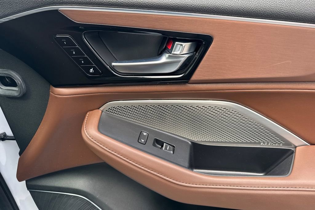 Certified 2023 Acura MDX FWD w/ Technology Package image 23