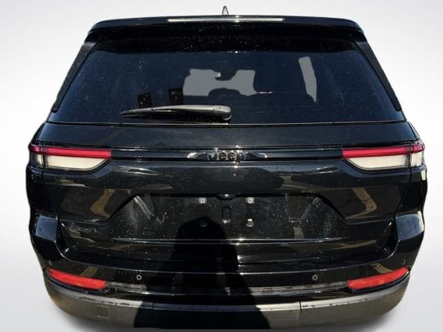 Used 2022 Jeep Grand Cherokee Altitude image 5