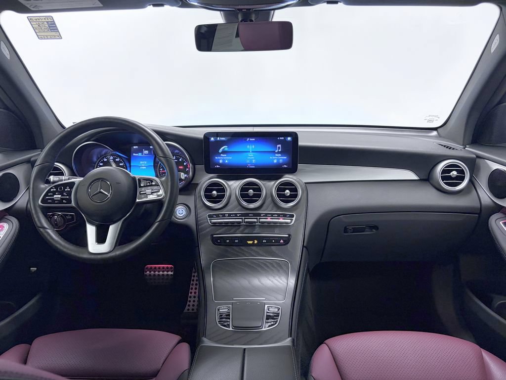 Used 2021 Mercedes-Benz GLC 300 4MATIC image 3