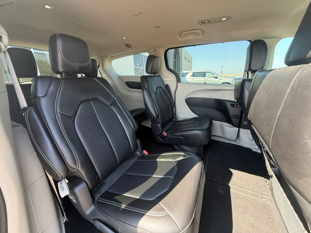 Used 2024 Chrysler Pacifica Touring-L FWD image 41