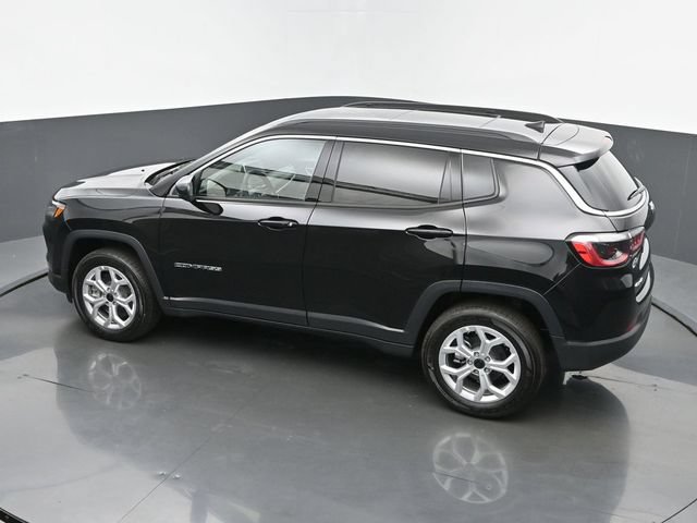 New 2025 Jeep Compass Latitude w/ Sun & Sound Group AWD/4WD image 40