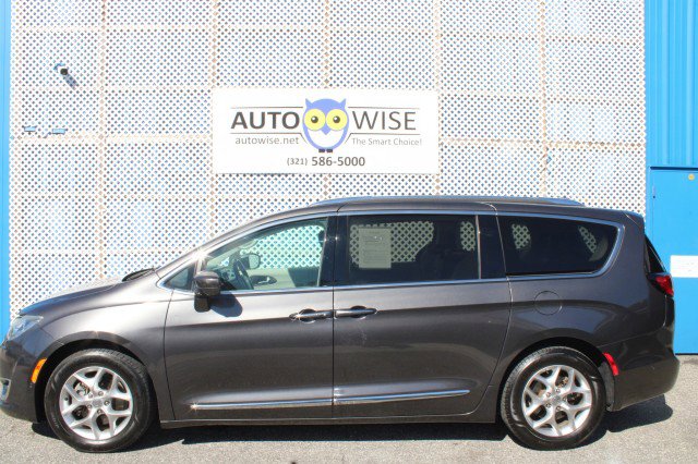 Used 2019 Chrysler Pacifica Touring-L Plus w/ Advanced Safetytec Group image 3
