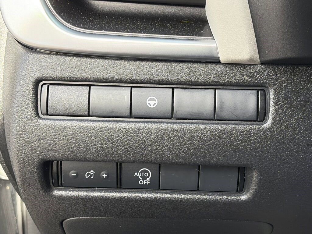 Certified 2023 Nissan Rogue SV image 24