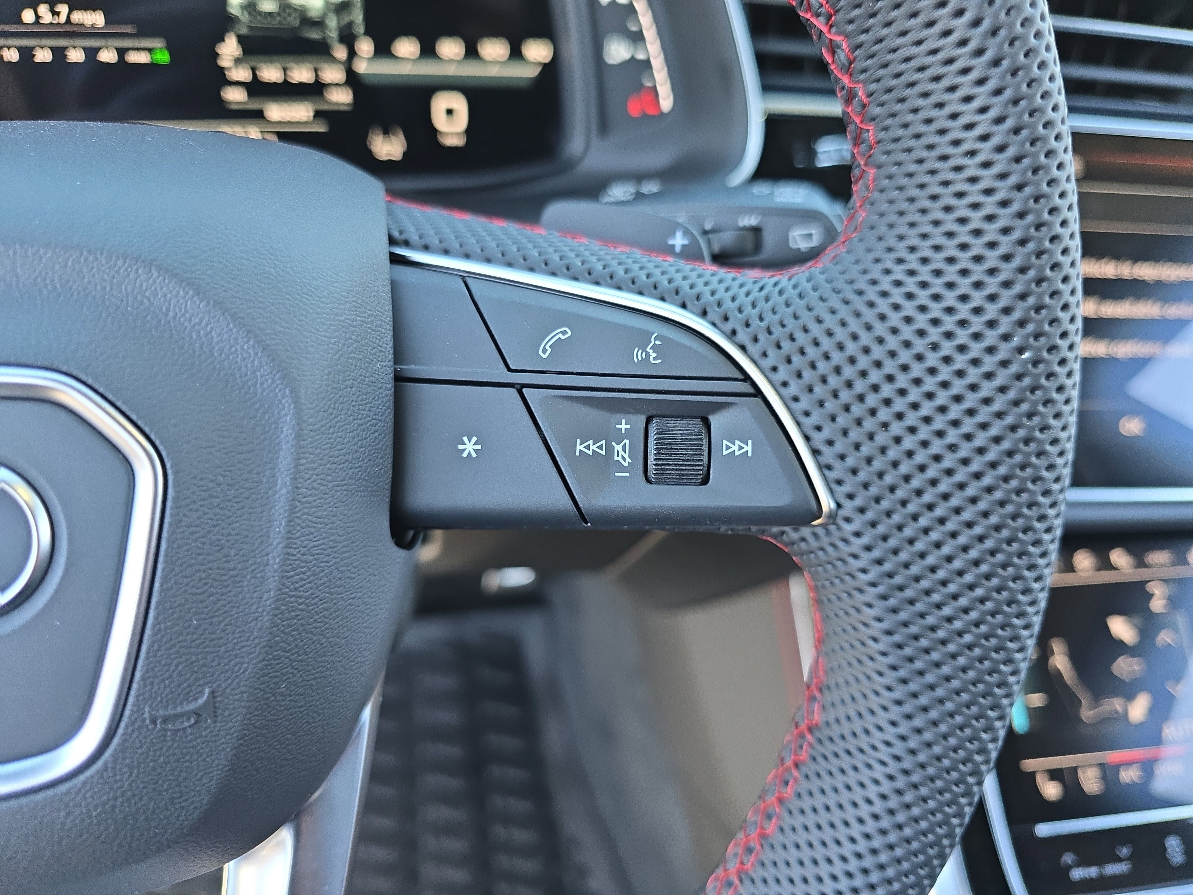 New 2026 Audi SQ8 Prestige image 18