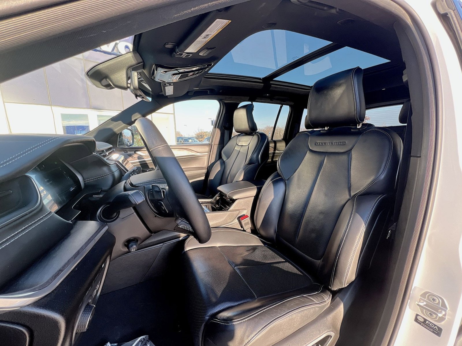 Used 2022 Jeep Grand Cherokee Overland w/ Advanced Protech Group III image 13