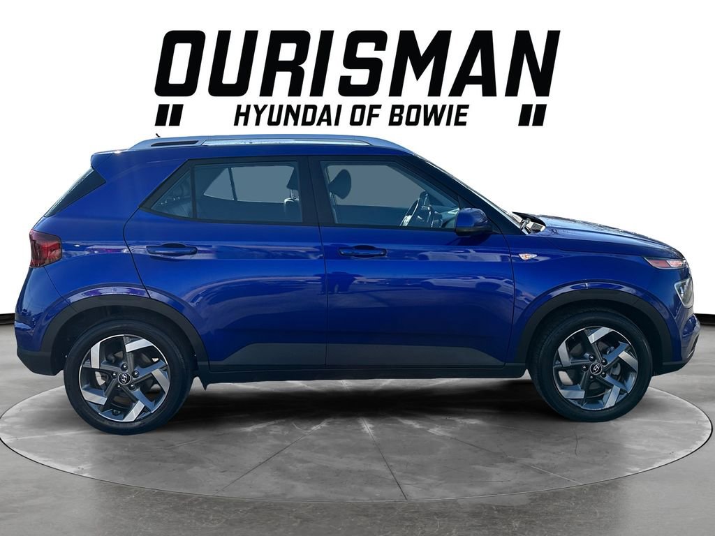 Used 2023 Hyundai Venue Limited image 7