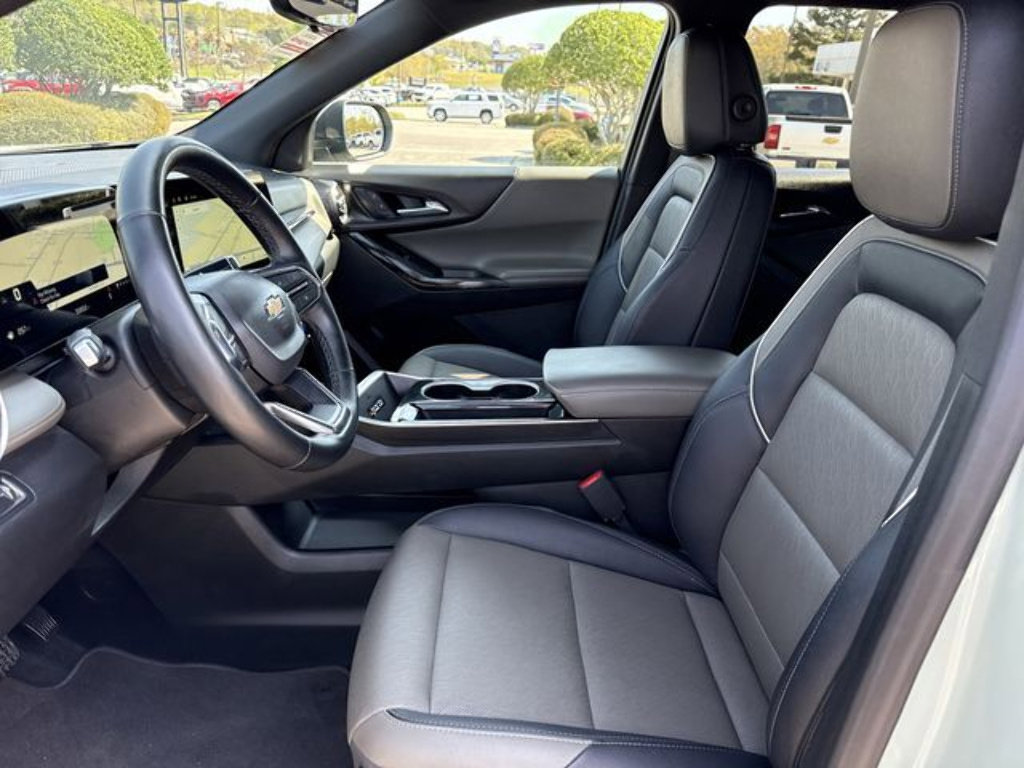 Used 2025 Chevrolet Equinox LT w/ Convenience Package II FWD image 17