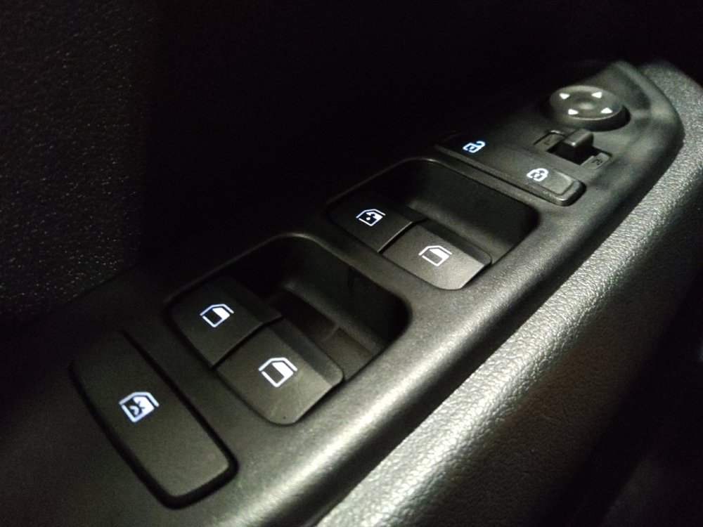 Used 2025 Hyundai Venue Limited image 27