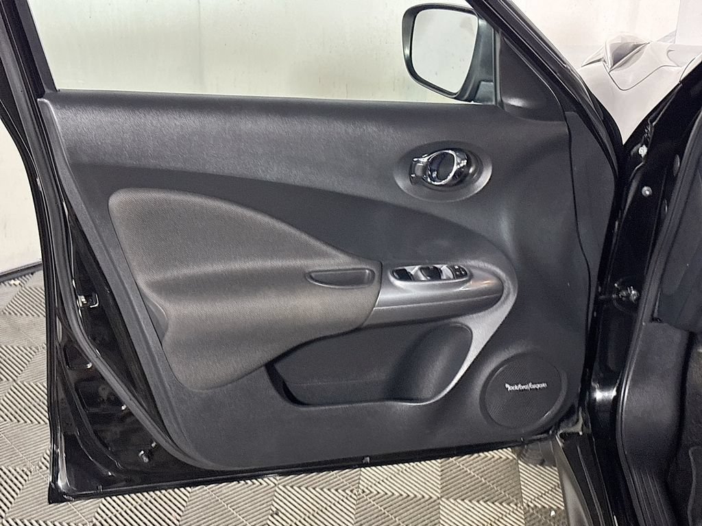 Used 2015 Nissan Juke SL FWD image 10